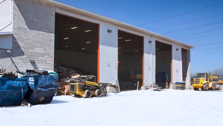 Transfer station with snow